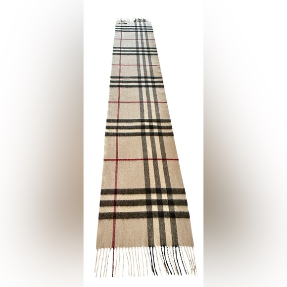 Burberry Classic Giant Check Cashmere Scarf | Beige | Made in Scotland - Picture 5 of 12